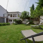 Casa Astrid By The Sea In Feriehus Poreč