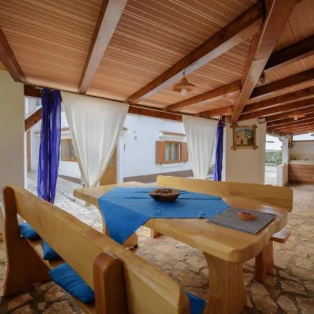 Casa Astrid By The Sea In בית נופש