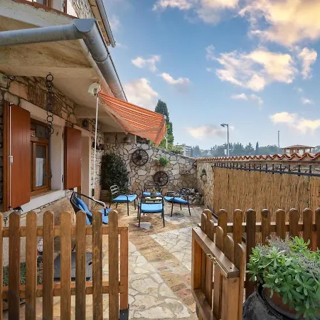 Feriehus Casa Astrid By The Sea In Poreč