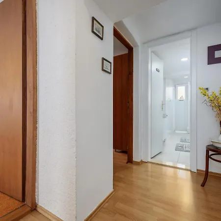 Casa Astrid By The Sea In بيت للعطل