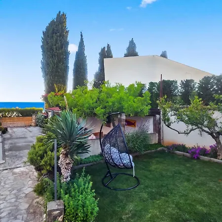 Casa Astrid By The Sea In بيت للعطل