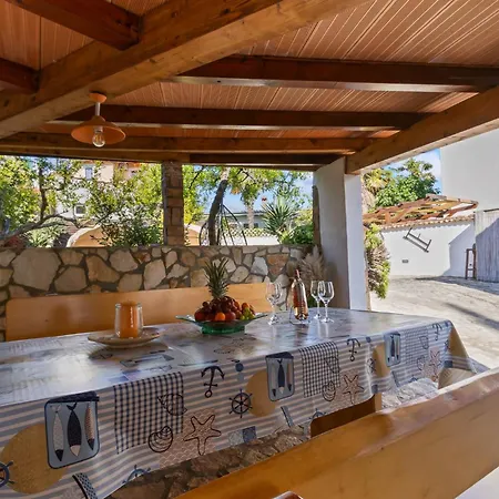 Casa Astrid By The Sea In بيت للعطل